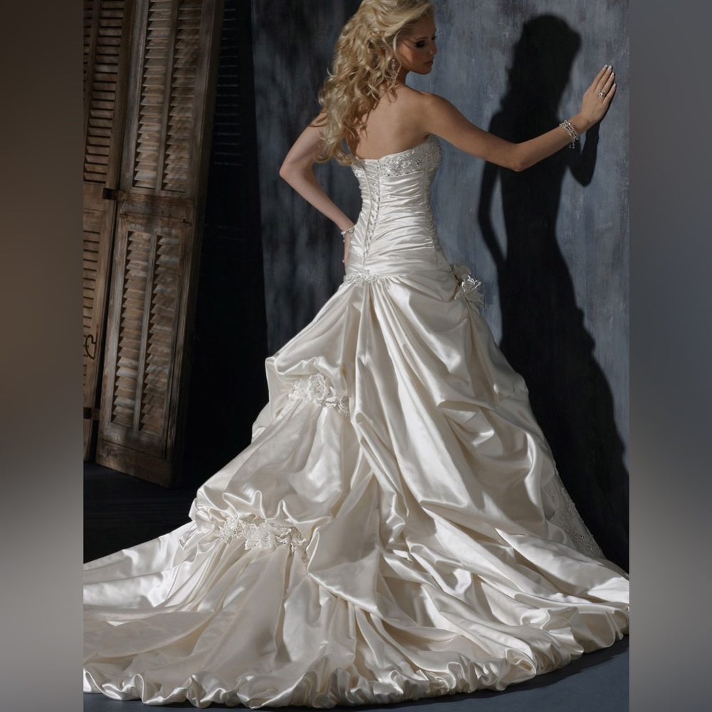Maggie Sottero Ambrosia NWOT Size 8, Ivory